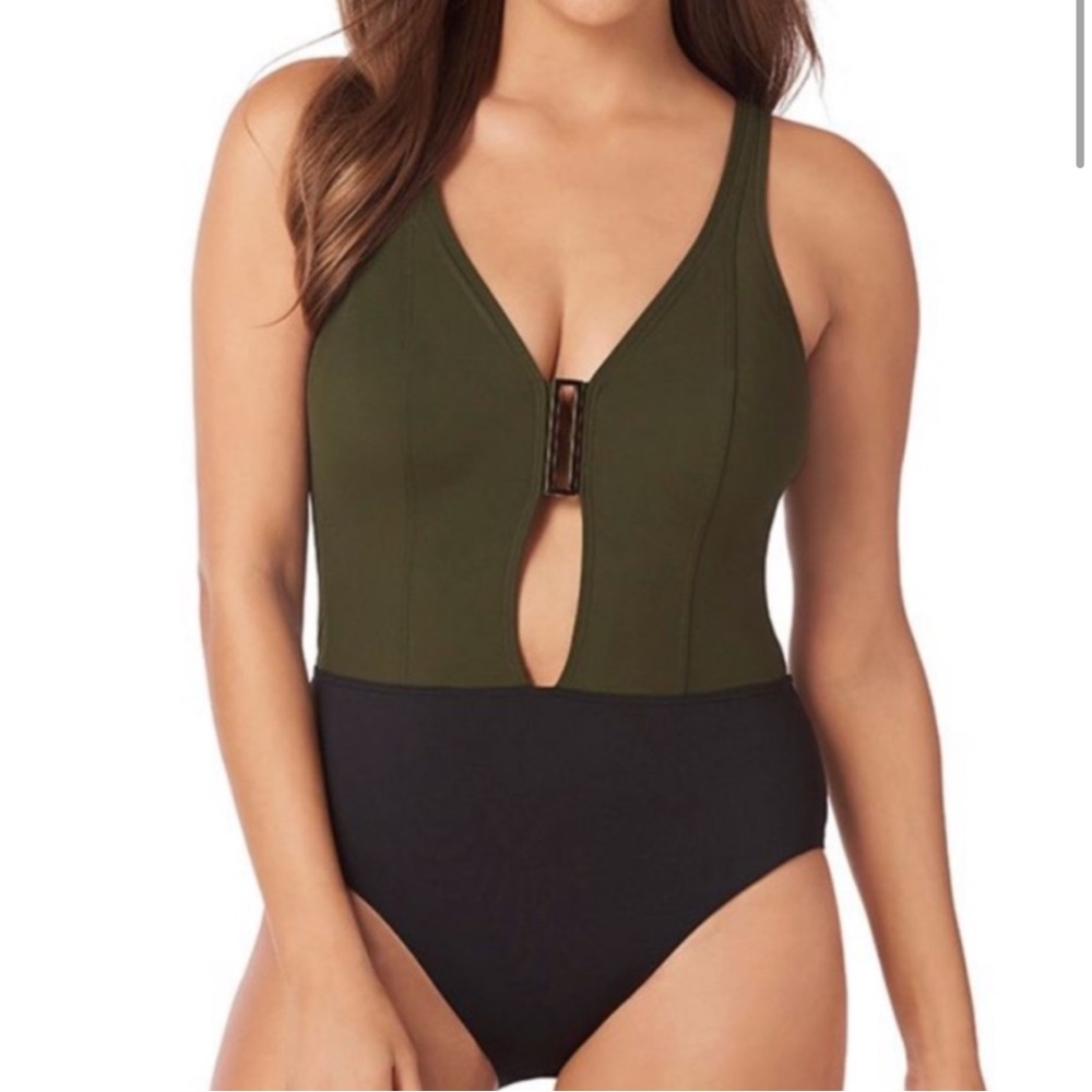 Amoressa Womens Green Eclipse Ursa Plunge V-Neck One Piece Swimsuit
